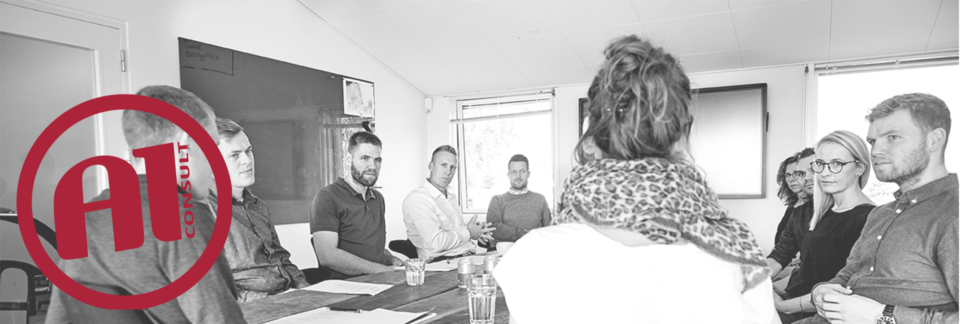 Medarbejdere rund om bordet